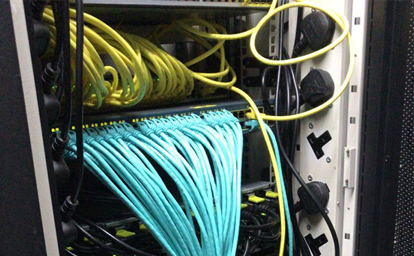 選擇服務器機柜以及注意事項_機房運維 選擇服務器機柜以及注意事項_機房運維