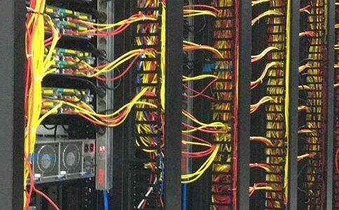 站群服務器多IP租用成本分析：香港與美國機房的價格差異究竟有多大？